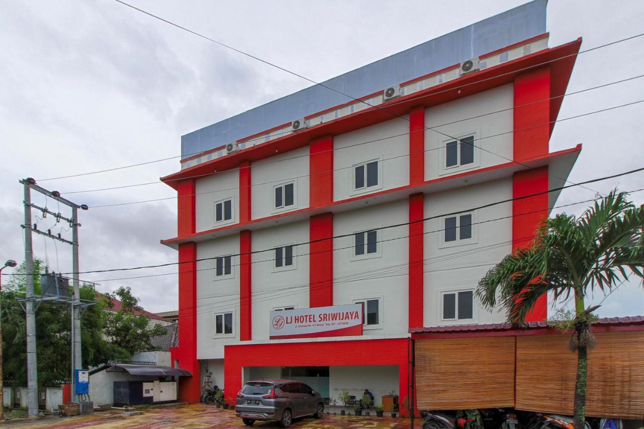 Reddoorz Plus Syariah @ Jalan Sriwijaya Medan Buitenkant foto