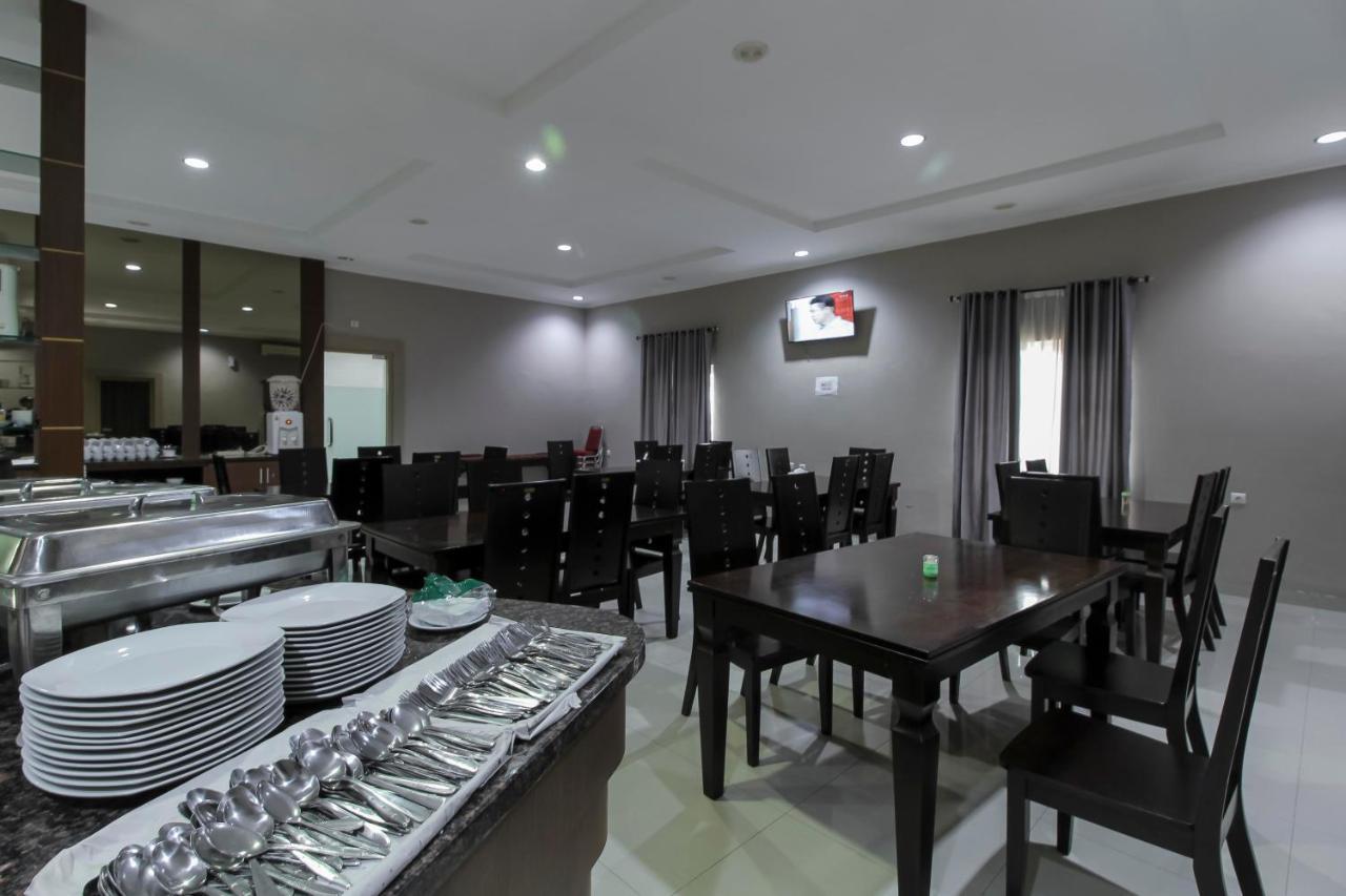 Reddoorz Plus Syariah @ Jalan Sriwijaya Medan Buitenkant foto