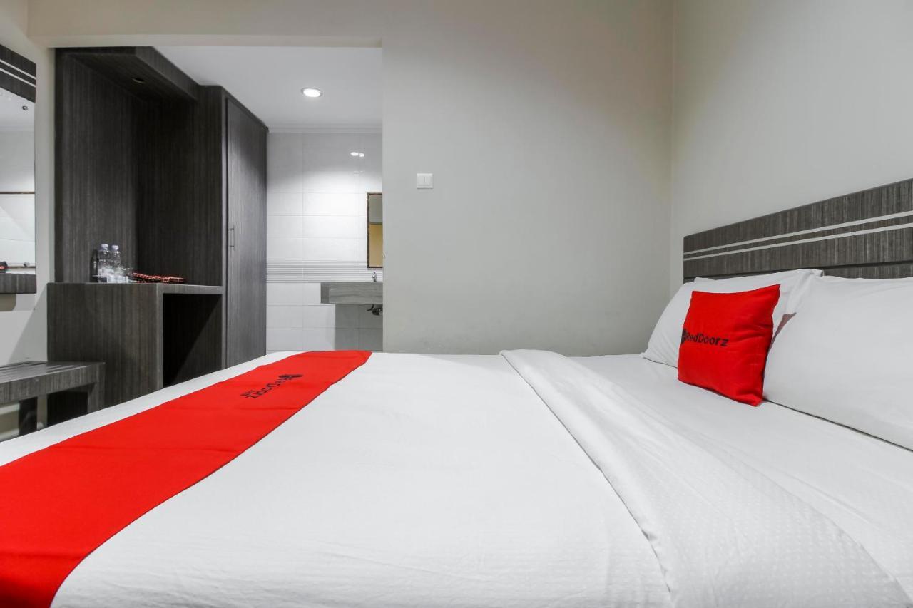 Reddoorz Plus Syariah @ Jalan Sriwijaya Medan Buitenkant foto