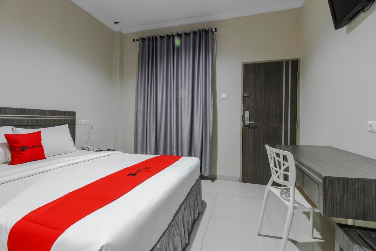 Reddoorz Plus Syariah @ Jalan Sriwijaya Medan Buitenkant foto