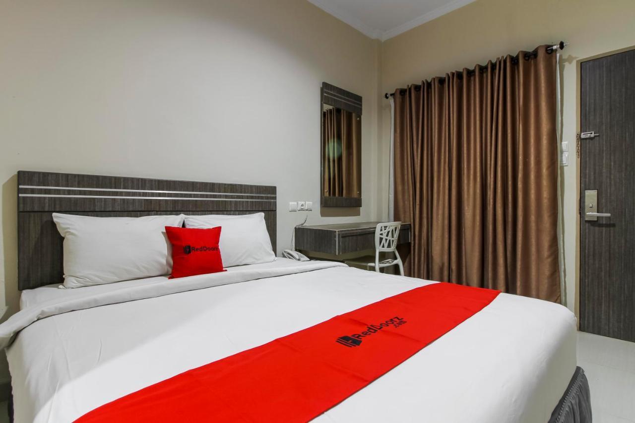 Reddoorz Plus Syariah @ Jalan Sriwijaya Medan Buitenkant foto