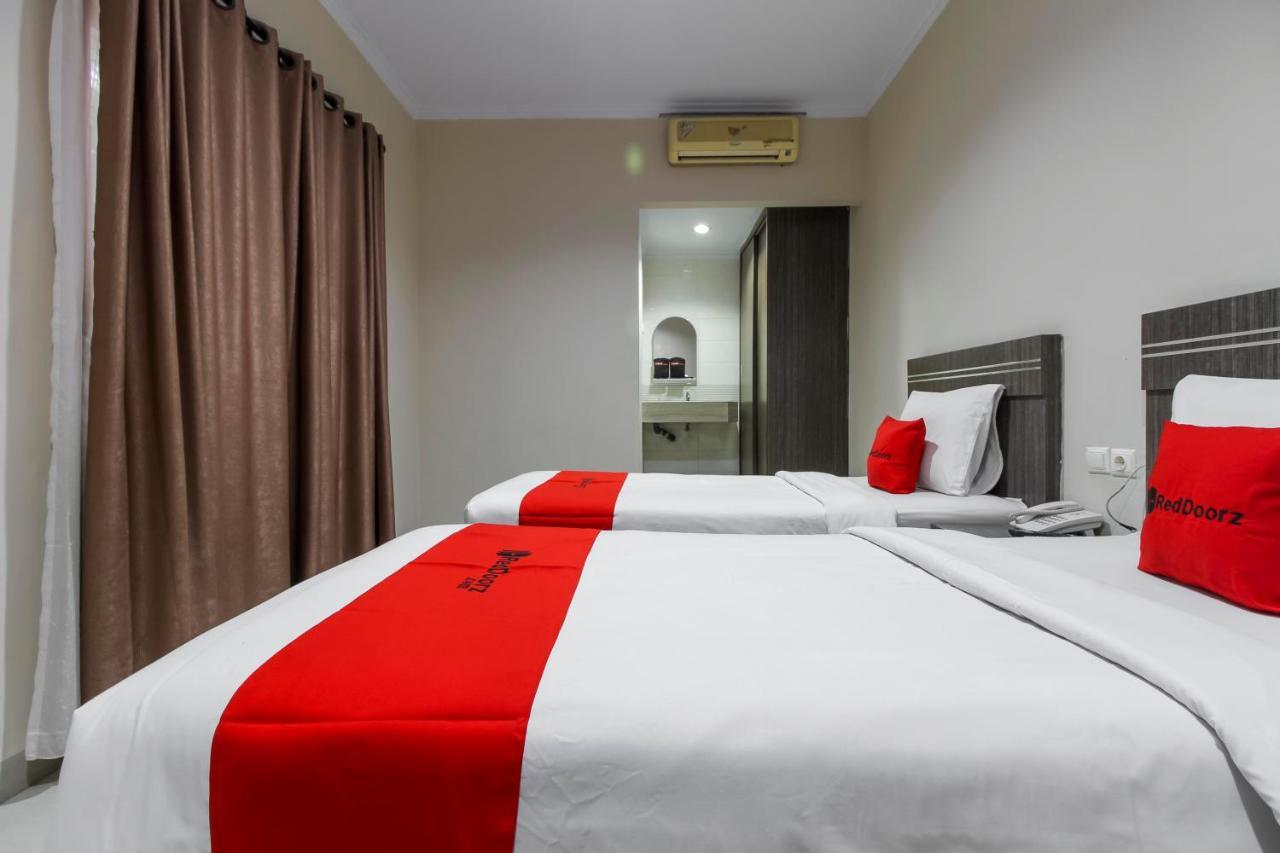 Reddoorz Plus Syariah @ Jalan Sriwijaya Medan Buitenkant foto