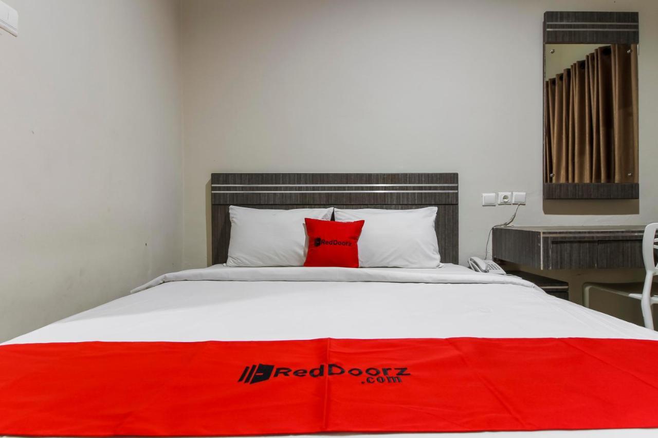 Reddoorz Plus Syariah @ Jalan Sriwijaya Medan Buitenkant foto