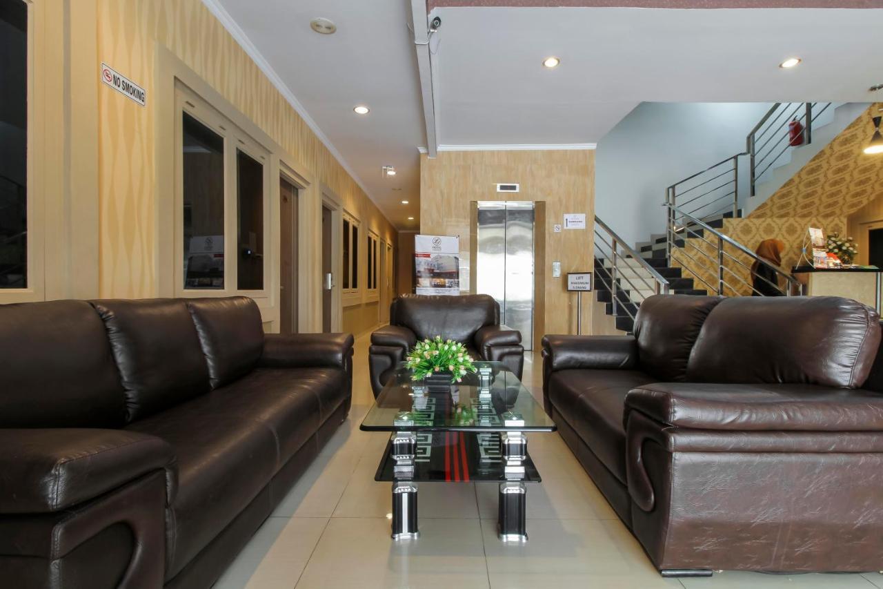 Reddoorz Plus Syariah @ Jalan Sriwijaya Medan Buitenkant foto