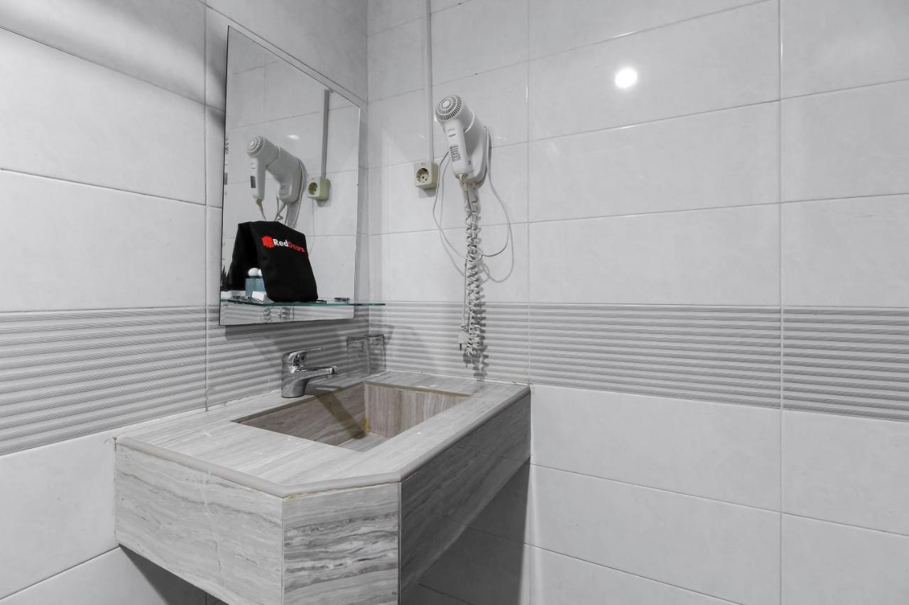 Reddoorz Plus Syariah @ Jalan Sriwijaya Medan Buitenkant foto