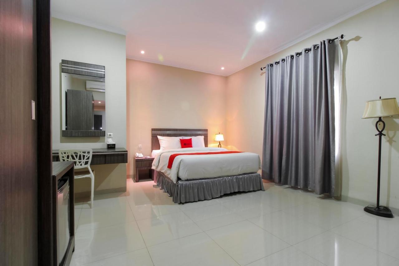 Reddoorz Plus Syariah @ Jalan Sriwijaya Medan Buitenkant foto